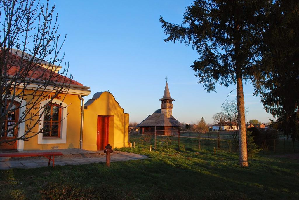 Guest House St. Maria Mariapocs Bagian luar foto